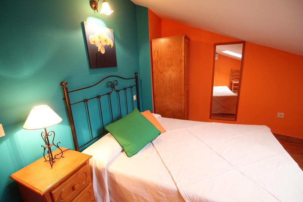 Sierra De Monfrague Apartment Torrejon el Rubio Room photo